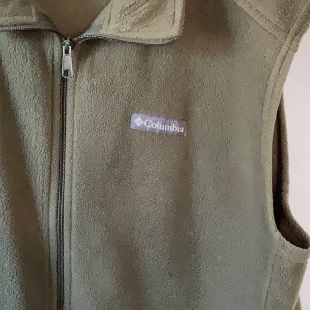 Columbia Men's Olive Zip-Up Vest - Picture 3 of 6